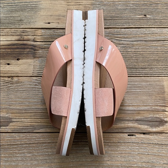 UGG Kari Slide. Pink. Size 8. - Picture 4 of 9